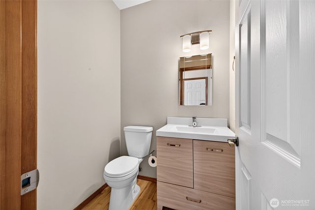 1604 Peach Park Lane, Puyallup, WA 98371