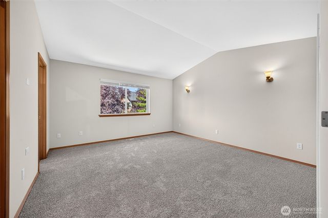 1604 Peach Park Lane, Puyallup, WA 98371