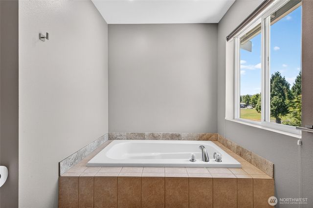 1604 Peach Park Lane, Puyallup, WA 98371