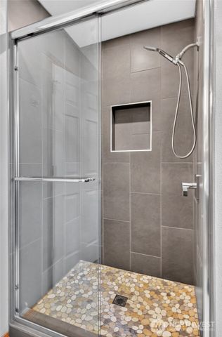 1604 Peach Park Lane, Puyallup, WA 98371