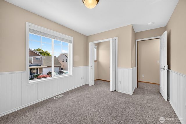 1604 Peach Park Lane, Puyallup, WA 98371