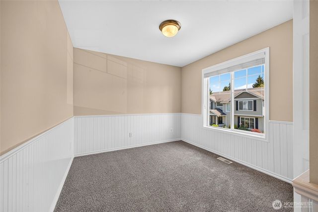 1604 Peach Park Lane, Puyallup, WA 98371