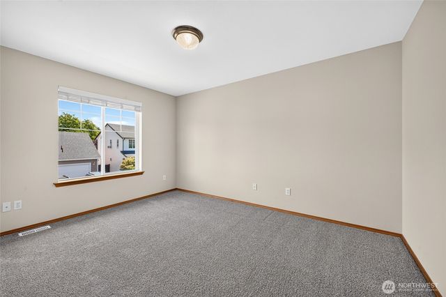1604 Peach Park Lane, Puyallup, WA 98371
