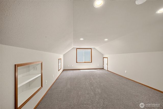 1604 Peach Park Lane, Puyallup, WA 98371