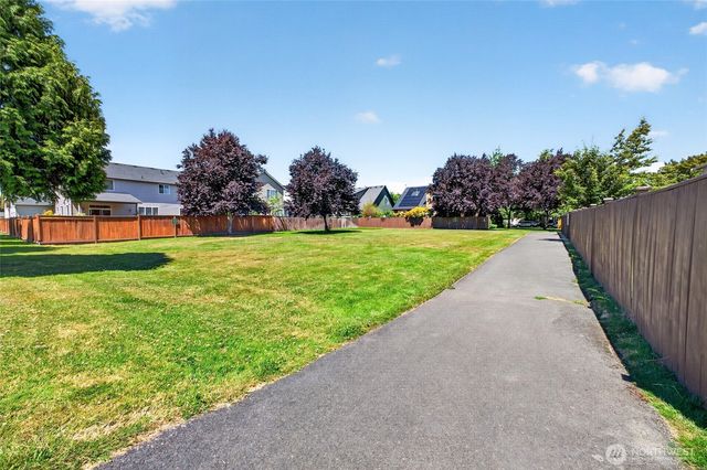 1604 Peach Park Lane, Puyallup, WA 98371