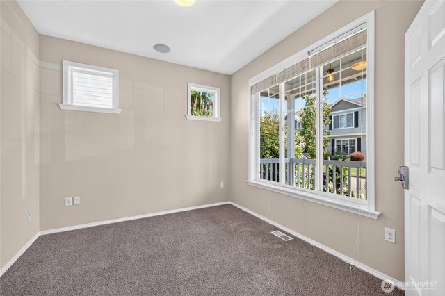 1604 Peach Park Lane, Puyallup, WA 98371