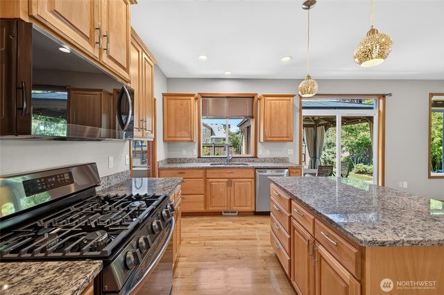 1604 Peach Park Lane, Puyallup, WA 98371