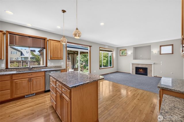 1604 Peach Park Lane, Puyallup, WA 98371