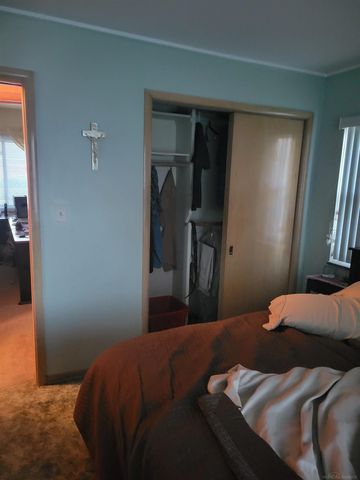 23155 Raven Avenue, Eastpointe, MI 48021