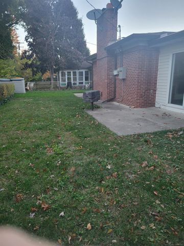 23155 Raven Avenue, Eastpointe, MI 48021