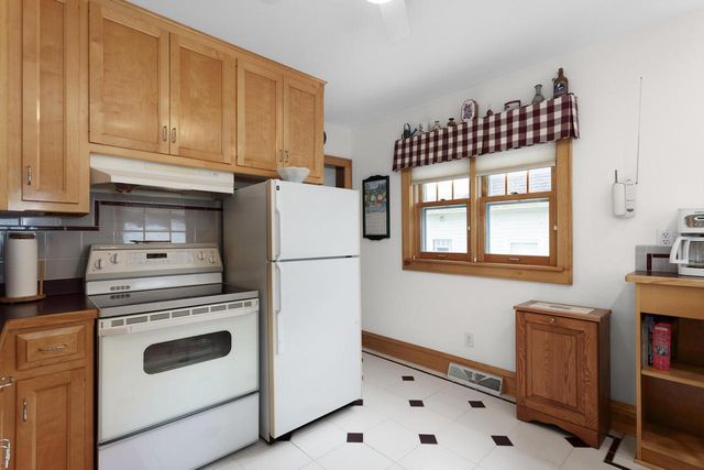 1329 N 70th STREET, Wauwatosa, WI 53213