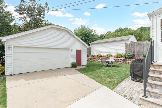 1329 N 70th STREET, Wauwatosa, WI 53213