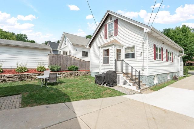 1329 N 70th STREET, Wauwatosa, WI 53213