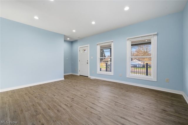 950 Park Avenue, Amherst, OH 44001