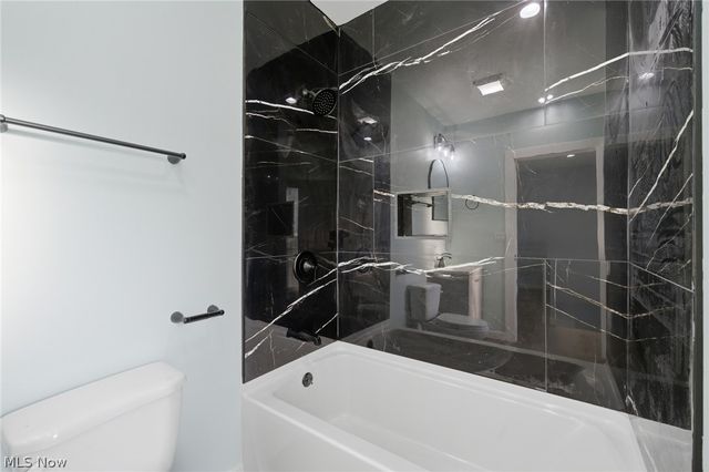 950 Park Avenue, Amherst, OH 44001