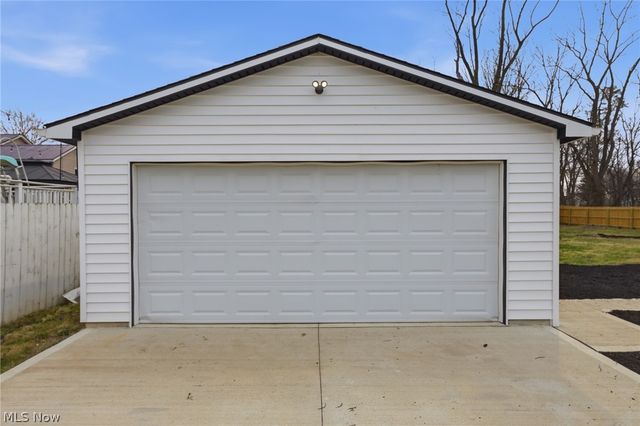 950 Park Avenue, Amherst, OH 44001