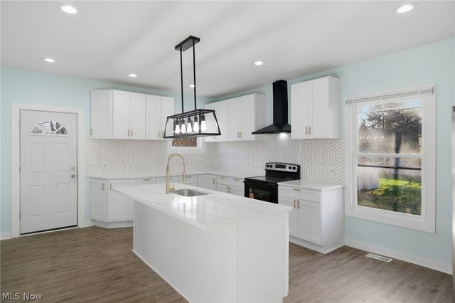 950 Park Avenue, Amherst, OH 44001