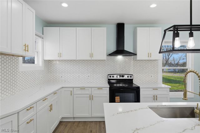 950 Park Avenue, Amherst, OH 44001