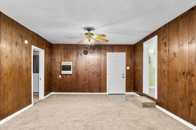 2406 W High Street, Springfield, MO 65803