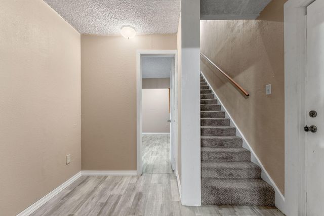 2406 W High Street, Springfield, MO 65803