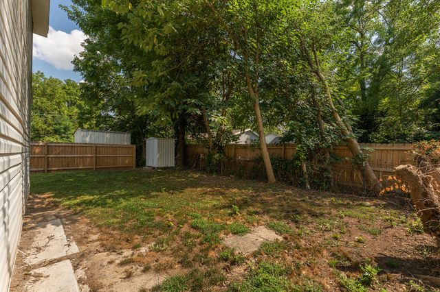 2406 W High Street, Springfield, MO 65803