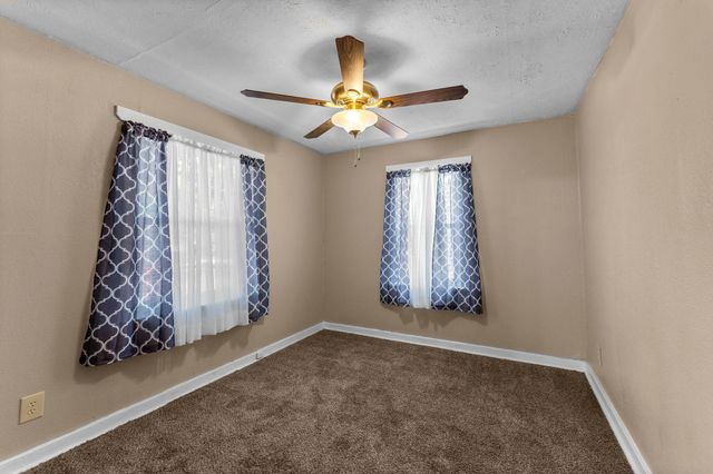 2406 W High Street, Springfield, MO 65803