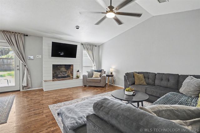 1915 N Eucalyptus Court, Broken Arrow, OK 74012