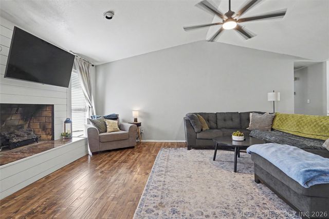 1915 N Eucalyptus Court, Broken Arrow, OK 74012
