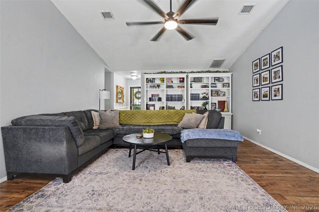 1915 N Eucalyptus Court, Broken Arrow, OK 74012