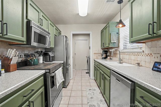 1915 N Eucalyptus Court, Broken Arrow, OK 74012