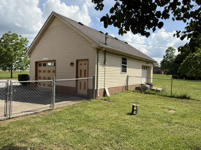 3168 Maxey Rd, Cedar Hill, TN 37032