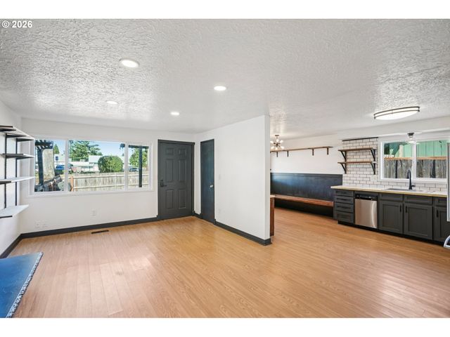 1019 LINN Ave, Oregon City, OR 97045