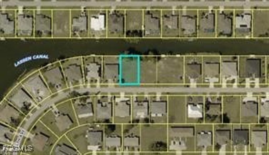 527 SE 4th TER, Cape Coral, FL 33990
