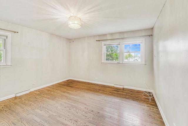 125 N Prospect Avenue, Clarendon Hills, IL 60514