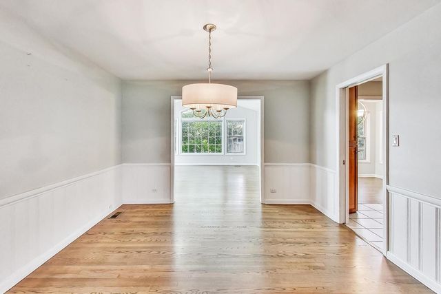 125 N Prospect Avenue, Clarendon Hills, IL 60514