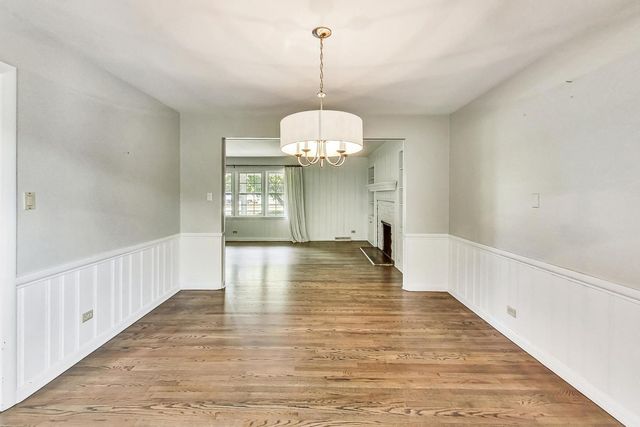 125 N Prospect Avenue, Clarendon Hills, IL 60514