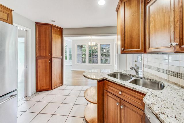 125 N Prospect Avenue, Clarendon Hills, IL 60514