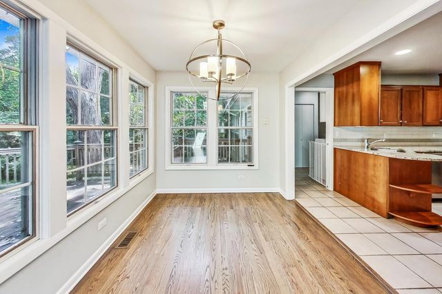 125 N Prospect Avenue, Clarendon Hills, IL 60514