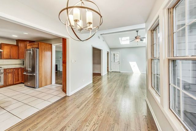 125 N Prospect Avenue, Clarendon Hills, IL 60514
