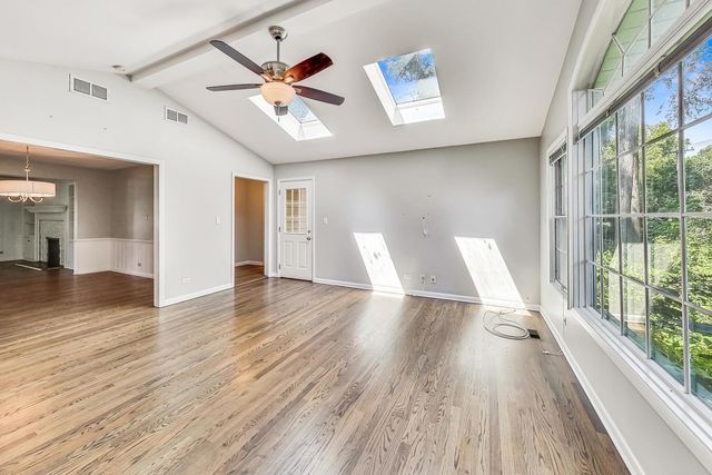 125 N Prospect Avenue, Clarendon Hills, IL 60514