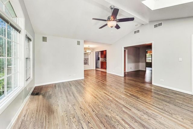 125 N Prospect Avenue, Clarendon Hills, IL 60514