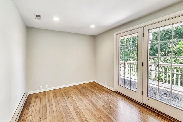 125 N Prospect Avenue, Clarendon Hills, IL 60514