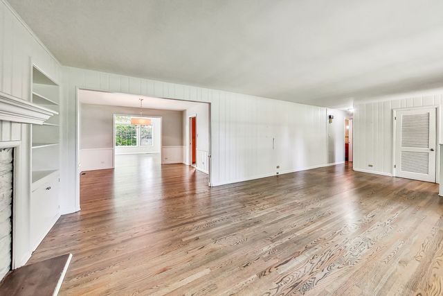 125 N Prospect Avenue, Clarendon Hills, IL 60514