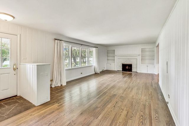125 N Prospect Avenue, Clarendon Hills, IL 60514