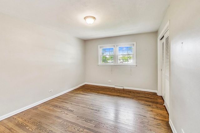 125 N Prospect Avenue, Clarendon Hills, IL 60514