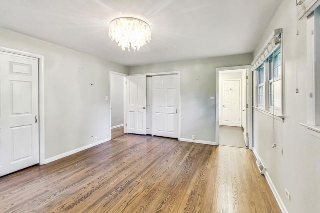 125 N Prospect Avenue, Clarendon Hills, IL 60514