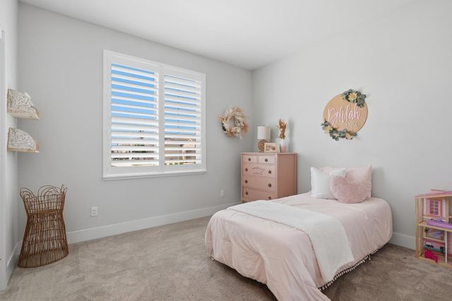 2119 Satinleaf Dr, Riverbank, CA 95367