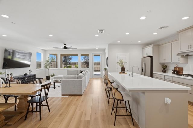 2119 Satinleaf Dr, Riverbank, CA 95367