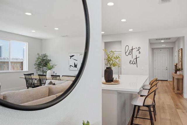 2119 Satinleaf Dr, Riverbank, CA 95367