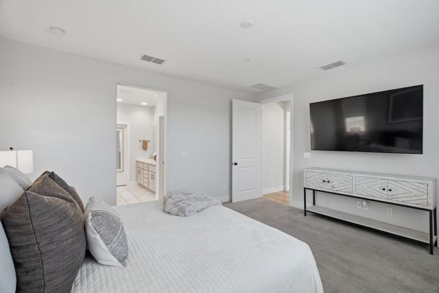 2119 Satinleaf Dr, Riverbank, CA 95367